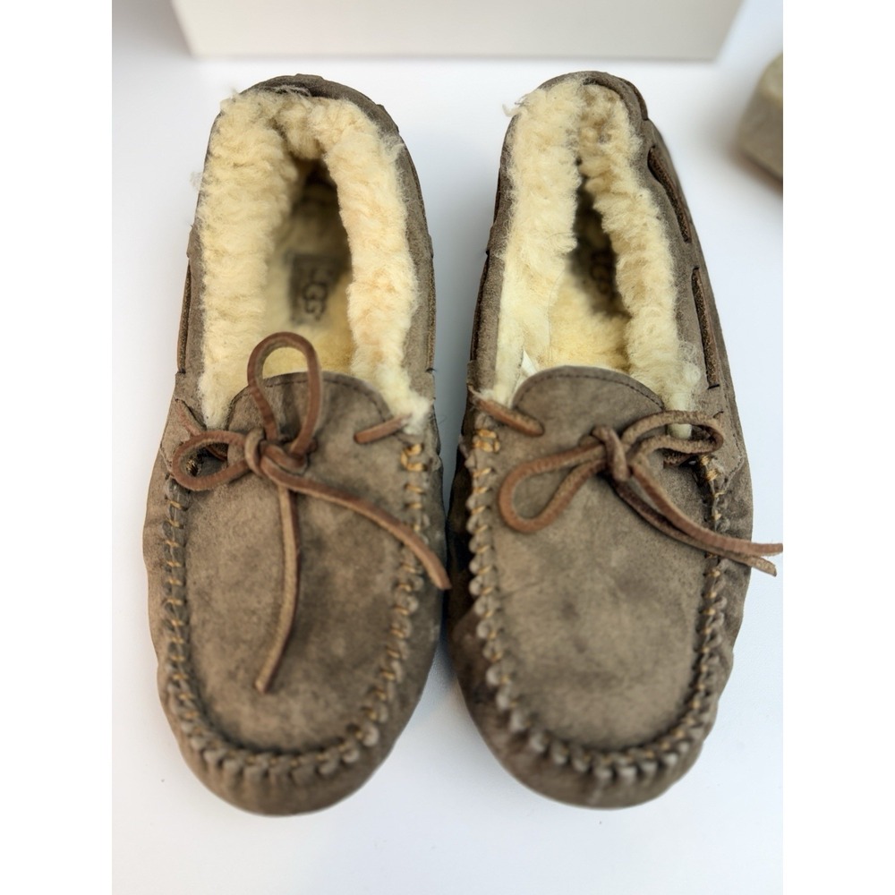 UGG Australia Dakota Brown Suede Slip On Moccasins w/ Leather Laces Sz US 6